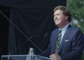 Tucker Carlson útočí na Bidenov sexuálny imperializmus voči Maďarsku